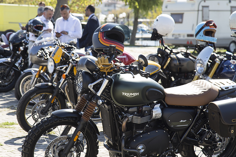 Centilmen motorcular bir arada