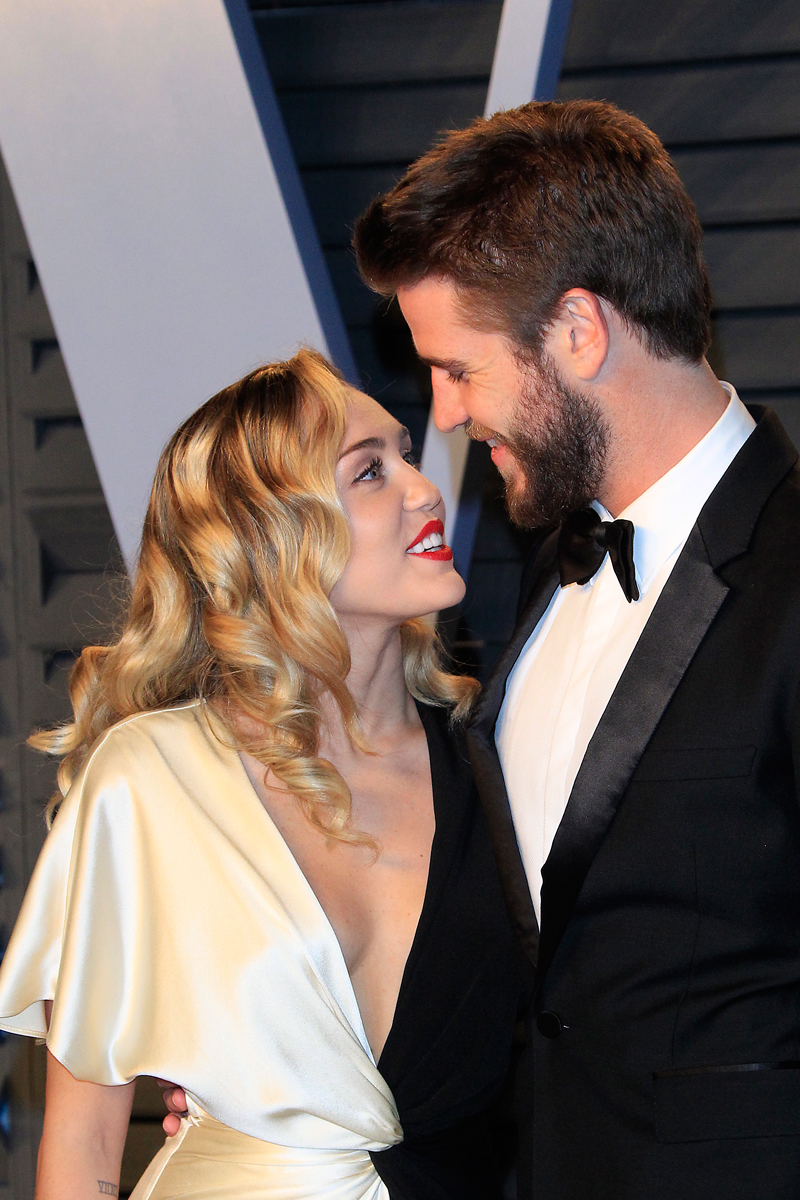 Miley Cyrus ve Liam Hemsworth evlendiklerini doğruladı
