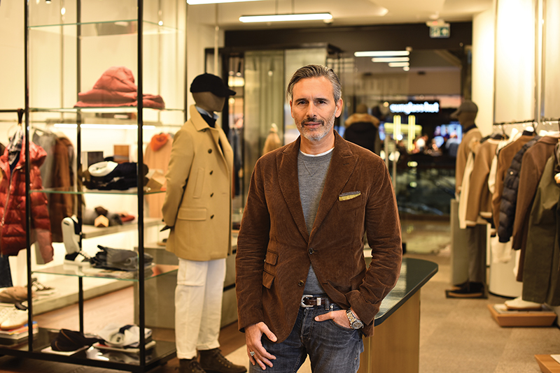 Marco Baldassari: İtalyan erkeklerinin zamansız tarzını yaygınlaştırıyor