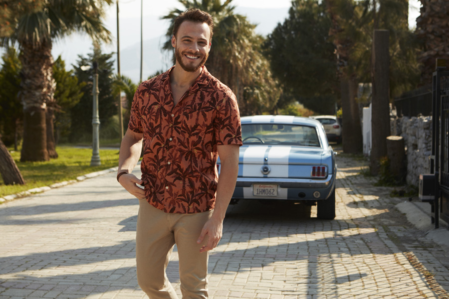 H&M'in Türkiye'deki ilk erkek yüzü: Kerem Bürsin