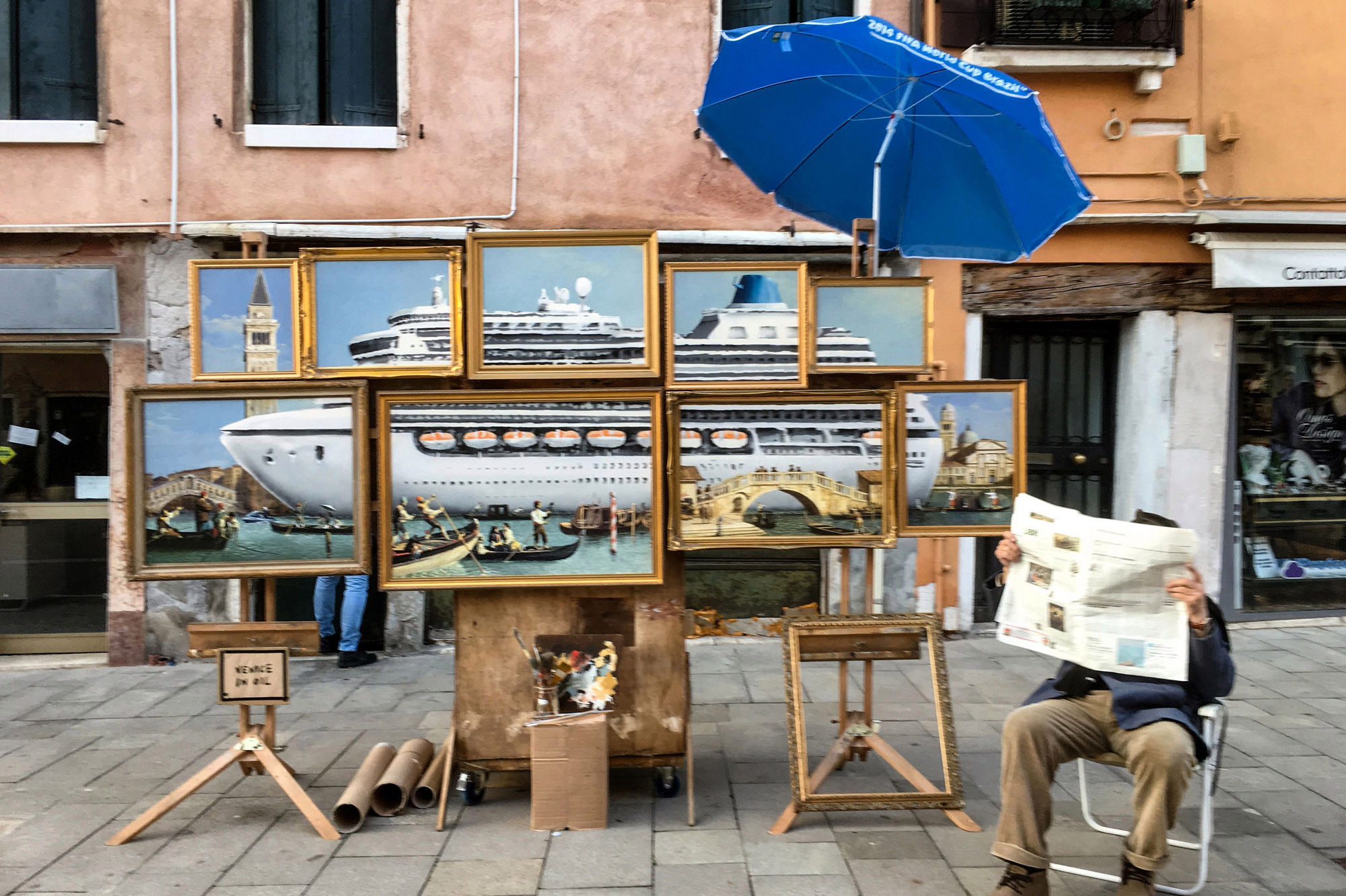 Banksy, kaçak katıldığı Venedik Bienali'nden kovuldu