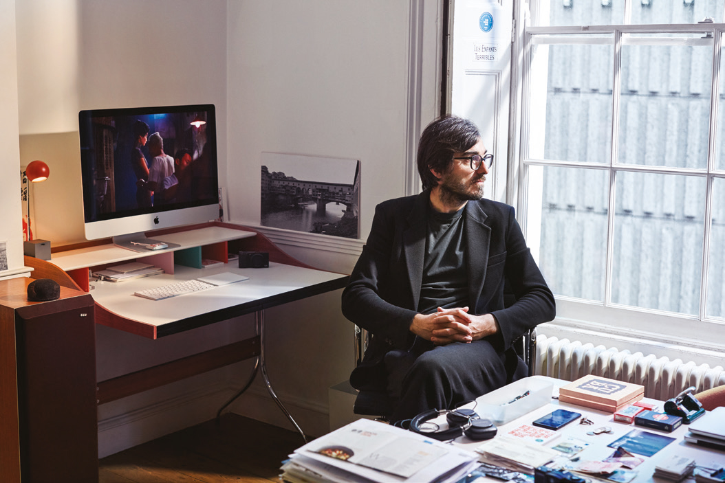 Kitaplarla Efe Çakarel