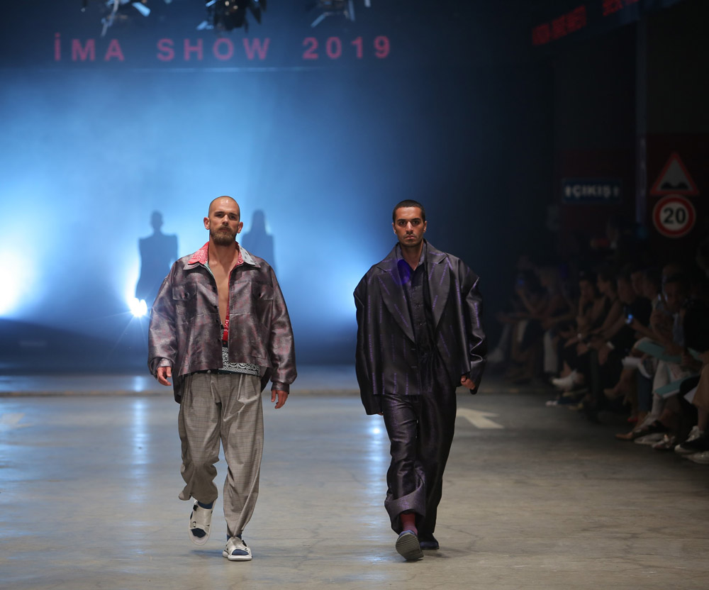 İstanbul Moda Akademisi öğrencilerinden dev moda şovu