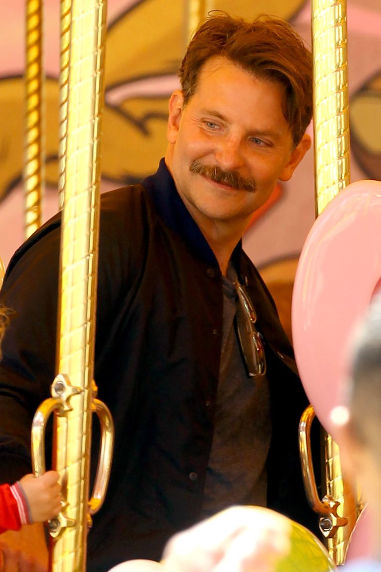 Bradley Cooper bıyık bıraktı