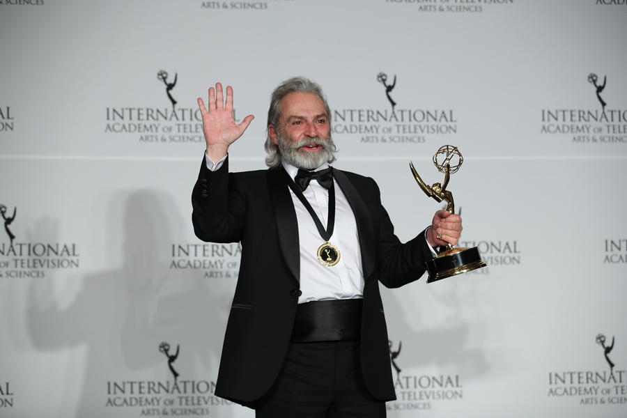 Haluk Bilginer'e Uluslararası Emmy Ödülü!
