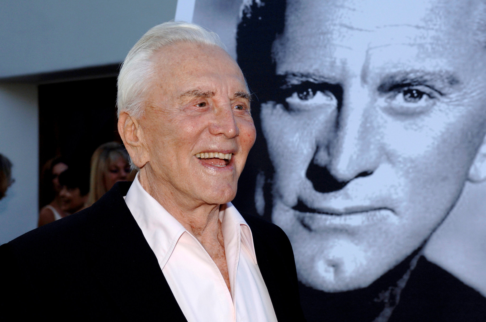 Kirk Douglas'ın servetini bağışladığı ortaya çıktı