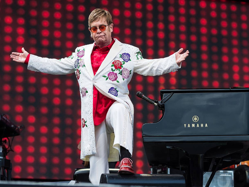 Elton John'un ev sahipliğinde milyon dolarlık bağış!