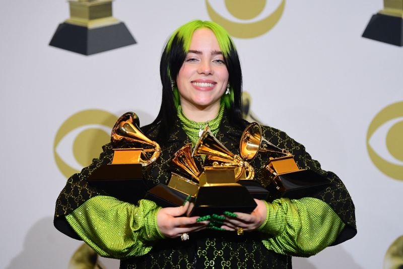 Billie Eilish Neden Hep Bol Kıyafetler Tercih Ediyor?