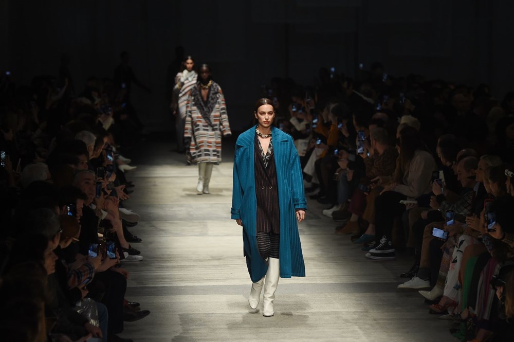 Corona virüse karşı podyumda güç birliği