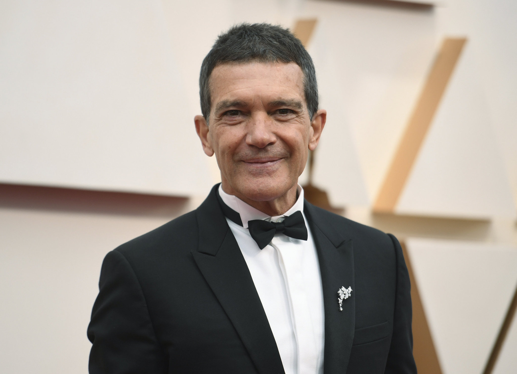 Antonio Banderas corona virüsü yendi