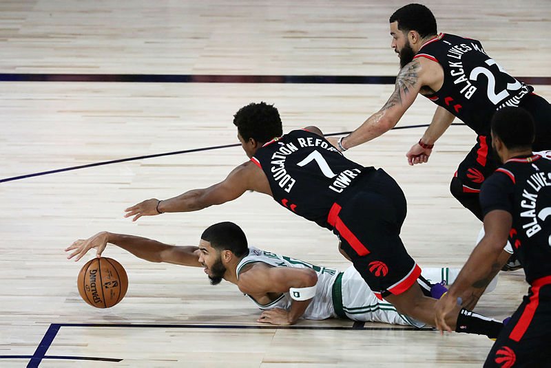 NBA play-off'larında Raptors ve Nuggets serilerinde beraberliği yakaladı