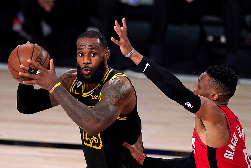 NBA play-off yarı finalinde Lakers ve Bucks ilk galibiyetlerini aldı