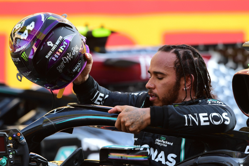 Formula 1 şampiyonu Lewis Hamilton'dan tişörtle ırkçılık protestosu