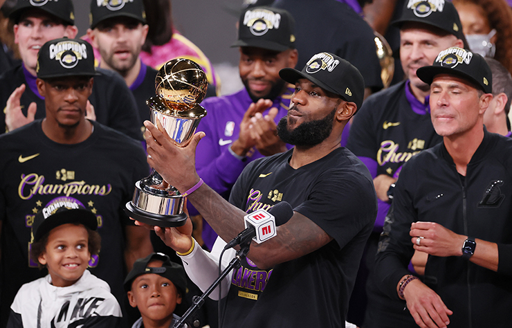 Lakers NBA'deki 17. şampiyonluğuna ulaştı