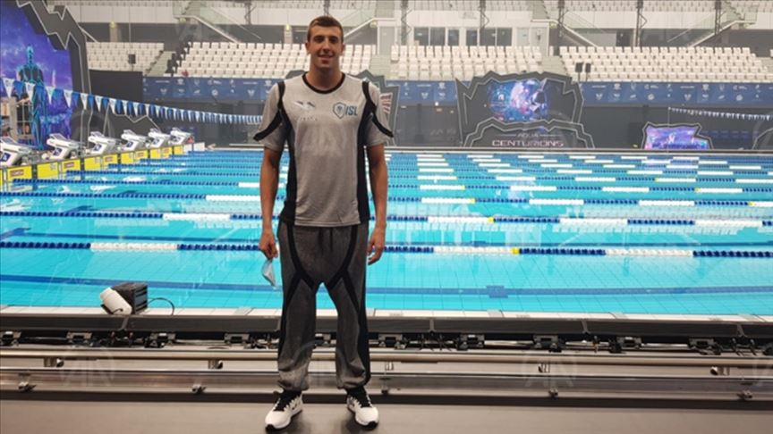 Milli yüzücü Emre Sakçı'nın altın madalya gururu