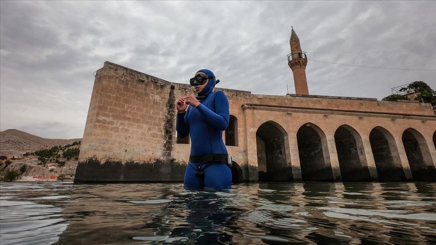 Milli sporcu Şahika Ercümen, Halfeti'de Sıfır Atık Dalışı gerçekleştirdi