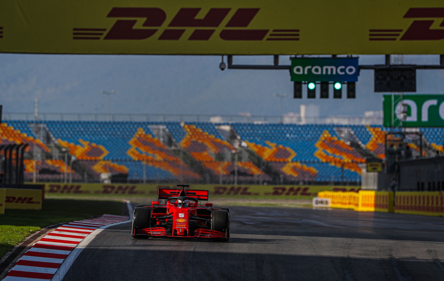 Formula 1 araçları İstanbul Park Pisti'ne çıktı