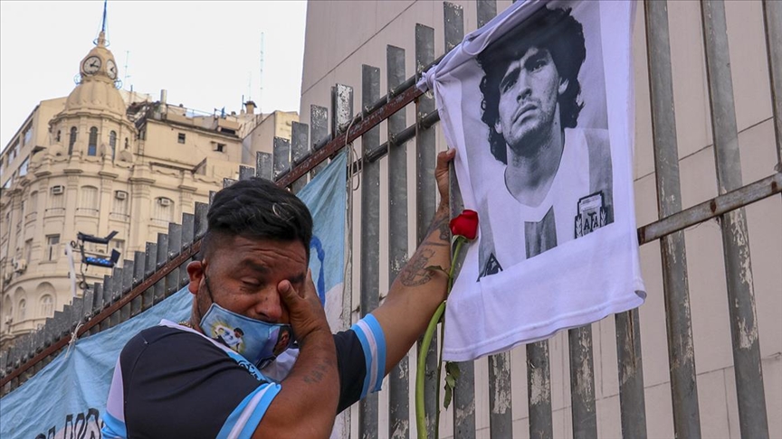 Arjantin Maradona'ya veda ediyor