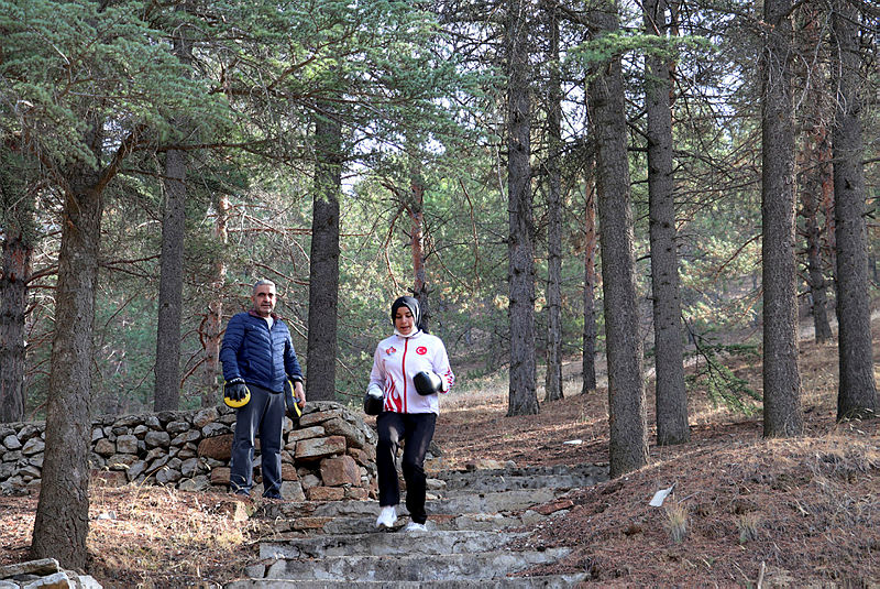 Doğada antrenman yaparak dünya şampiyonasına hazırlanıyor