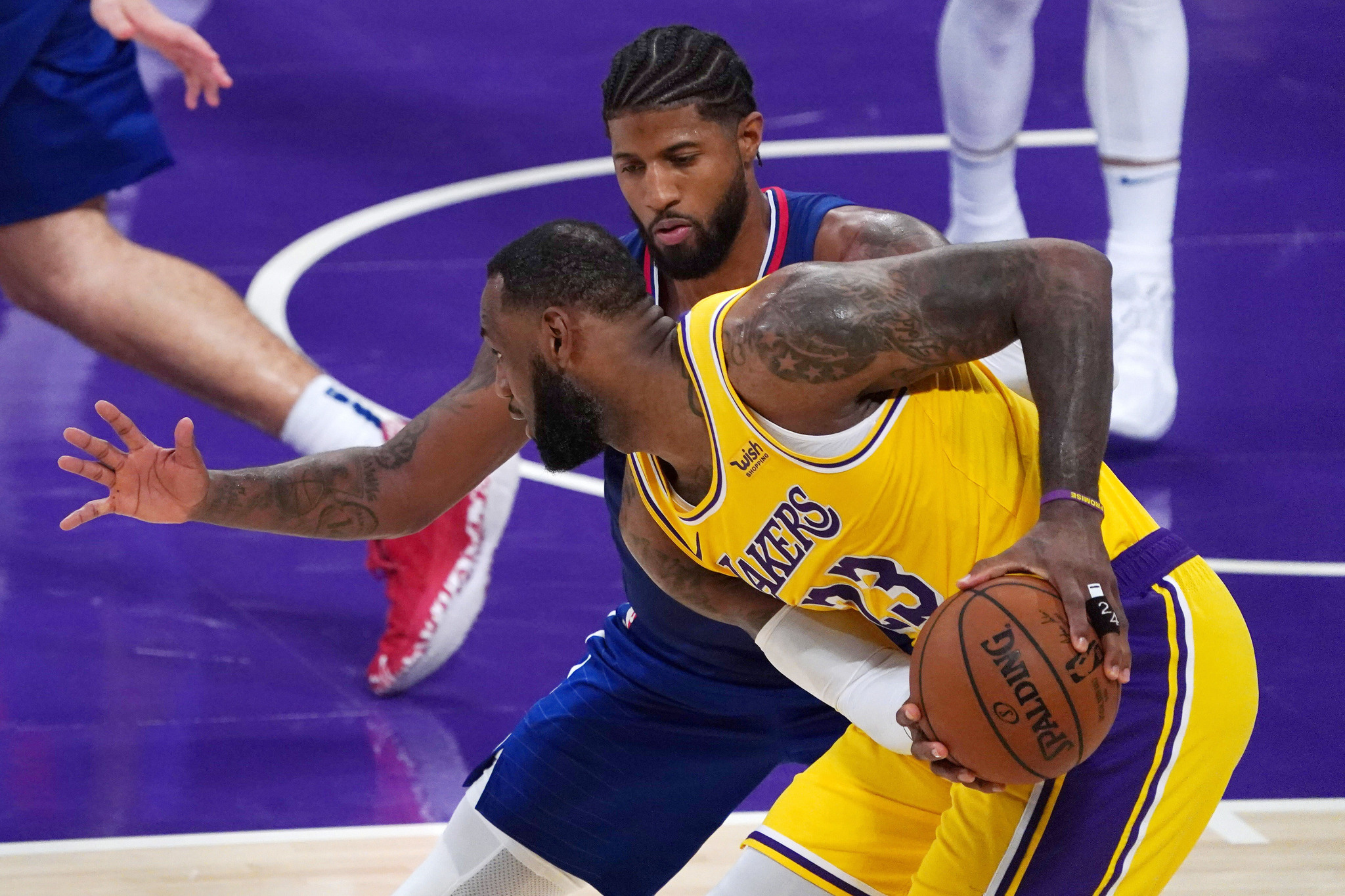 Son NBA şampiyonu Lakers sezona mağlubiyetle başladı