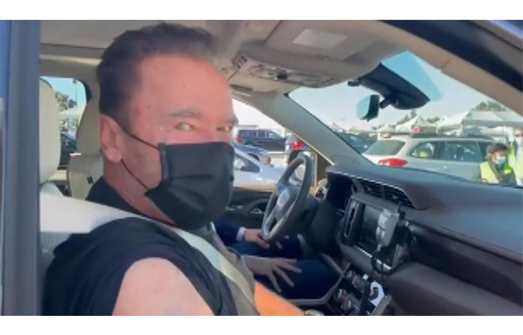 Terminatör'ün yıldızı  Arnold Schwarzenegger aşı oldu