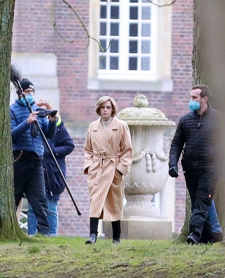 Kristen Stewart'lı Spencer Setinden Yeni Fotoğraflar