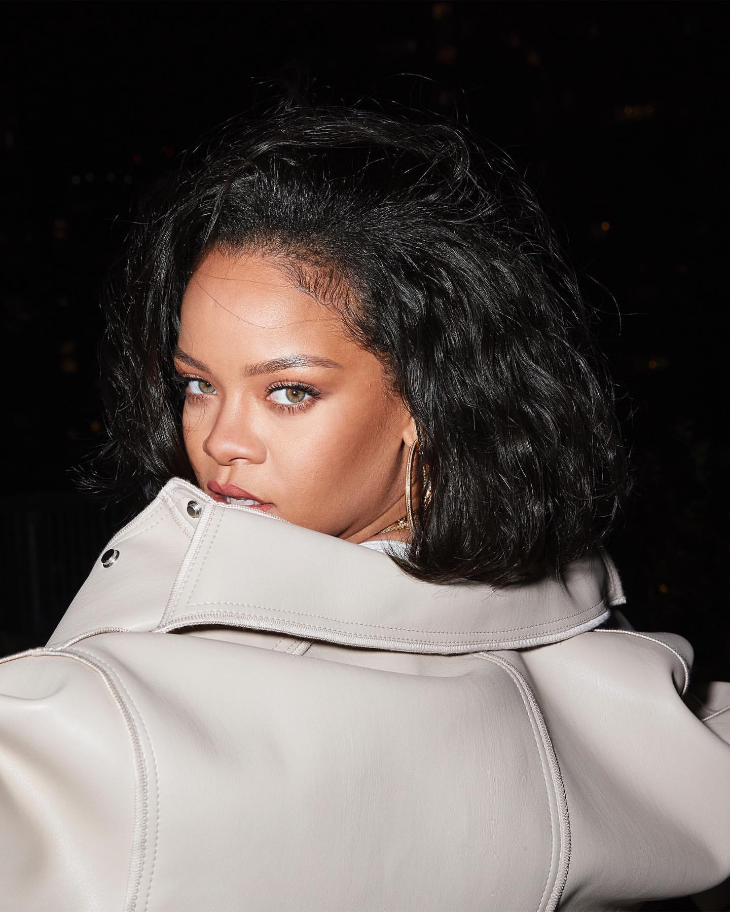 Rihanna Yeni Albüm İçin Umut Veriyor