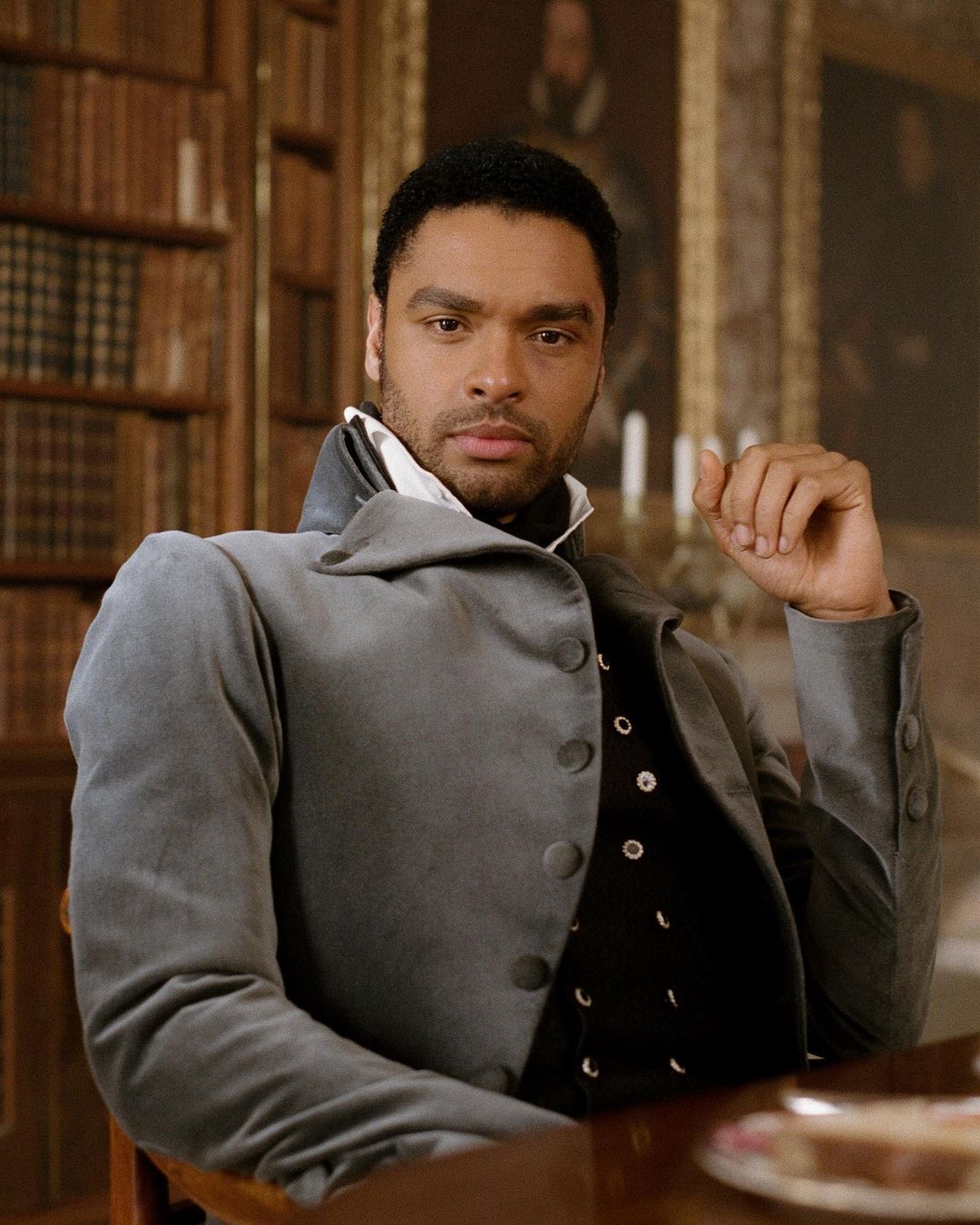 Bridgerton'ın Dük'ü Regé-Jean Page Diziden Ayrıldı