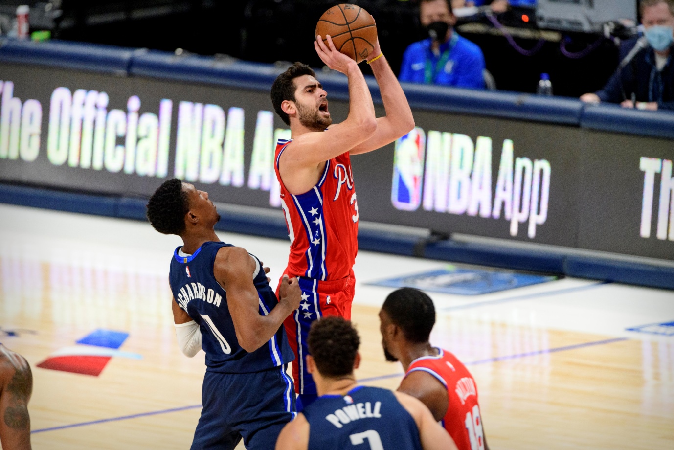 NBA'de 76ers milli basketbolcu Furkan'ın 20 sayısının yardımıyla Mavericks'i yendi