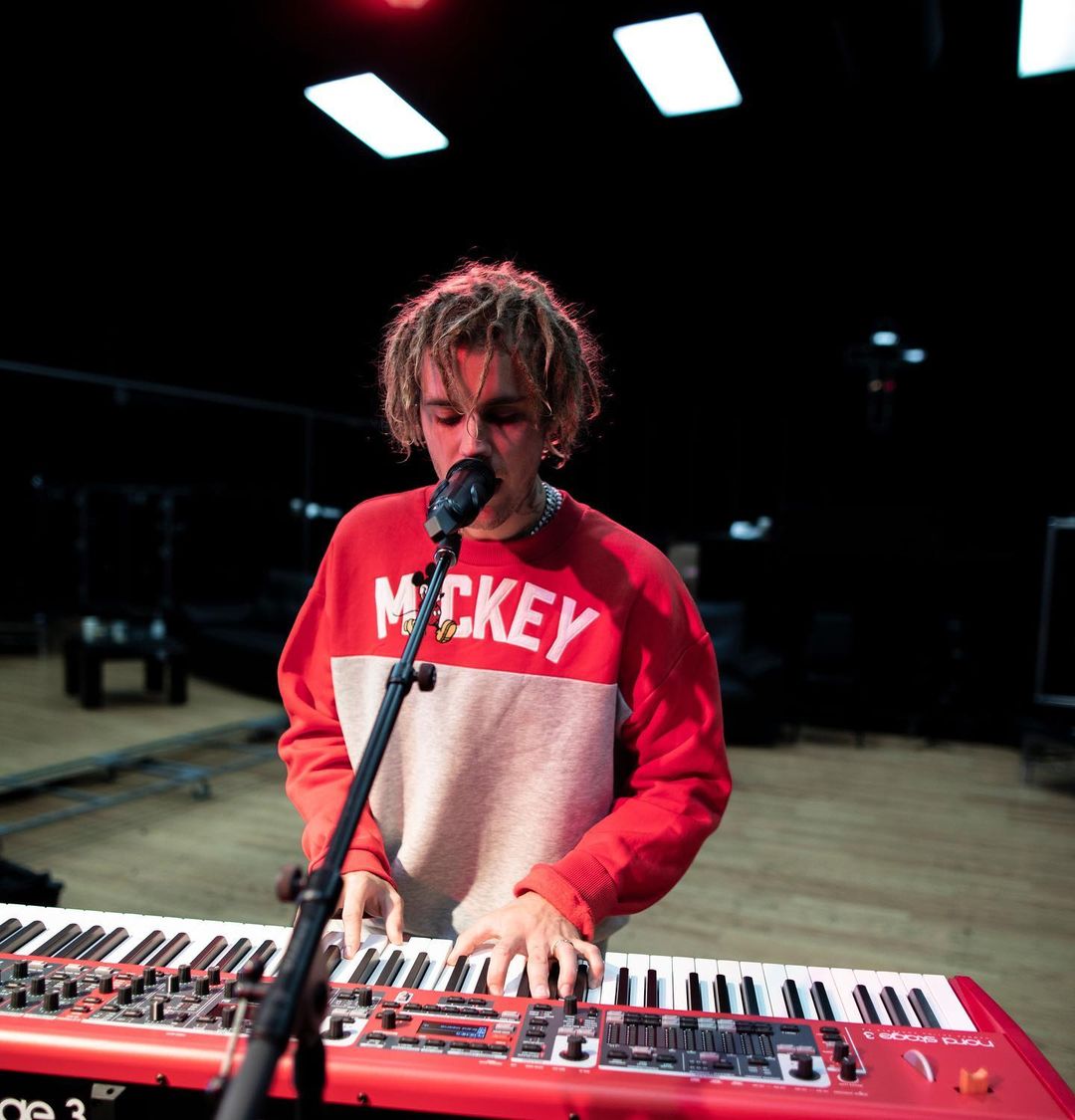 Justin Bieber Rastalı Saçlarını Kazıttı