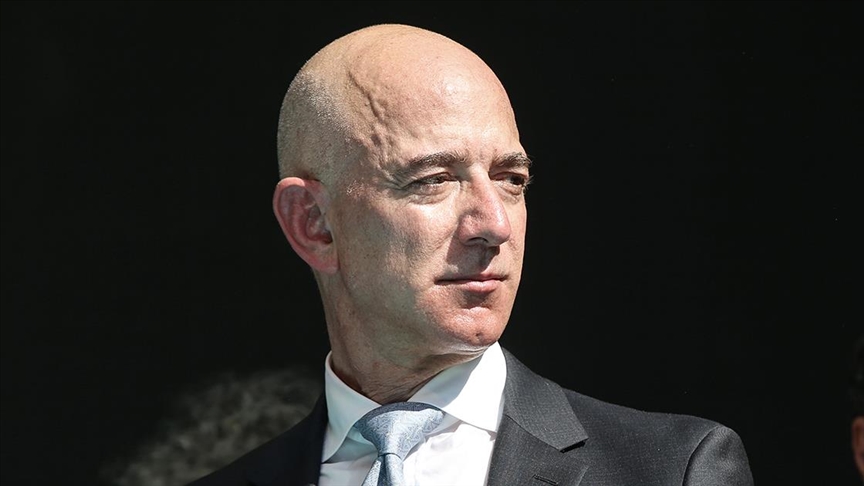 Dünyanın en zengini Bezos uzay yolculuğuna 82 yaşındaki kadın pilotu davet etti