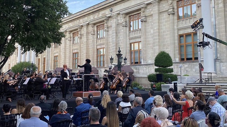 '12. Uluslararası İstanbul Opera Festivali' Gala Konseri'nde seçkin örnekler seslendirildi