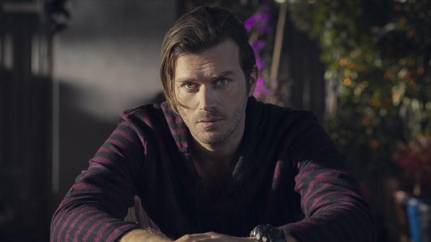 Kıvanç Tatlıtuğ, Into The Night'a Konuk Oldu