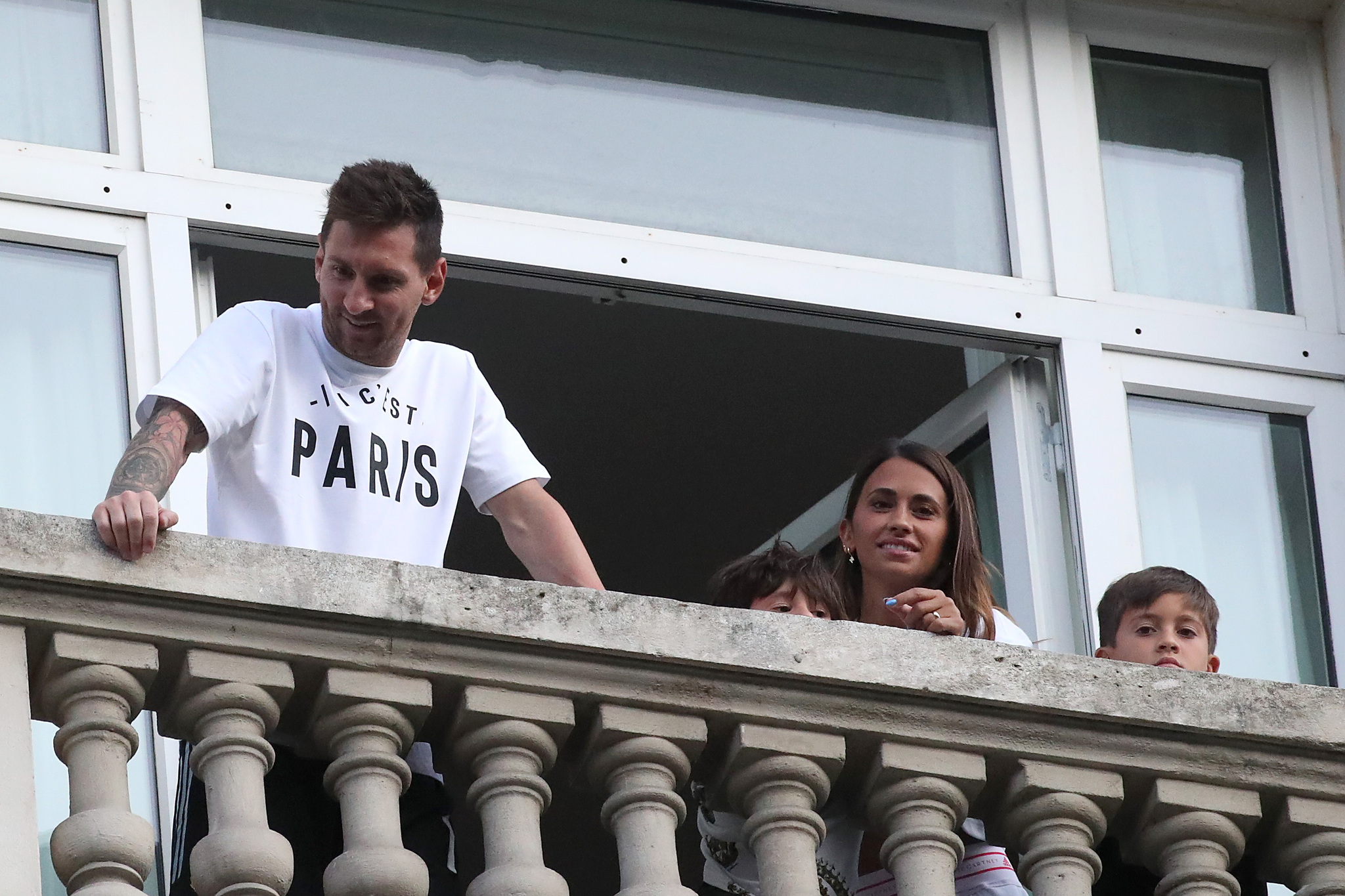 Lionel Messi Resmen Paris Saint-Germain'de!