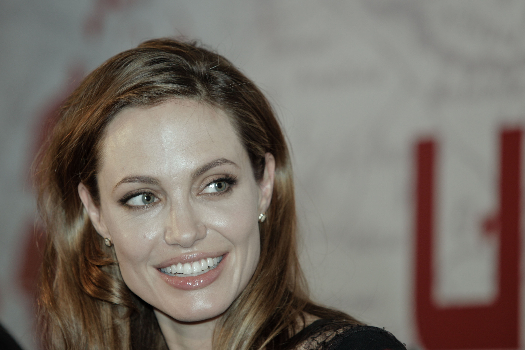 Angelina Jolie Instagram'da rekor kırdı