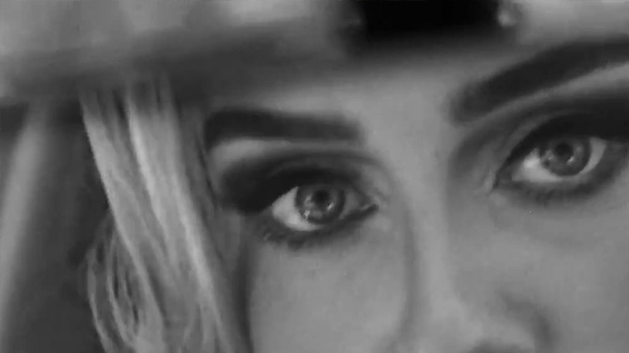 Adele Müziğe Dönüşünü Doğruladı ve Yeni Teklisini Duyurdu