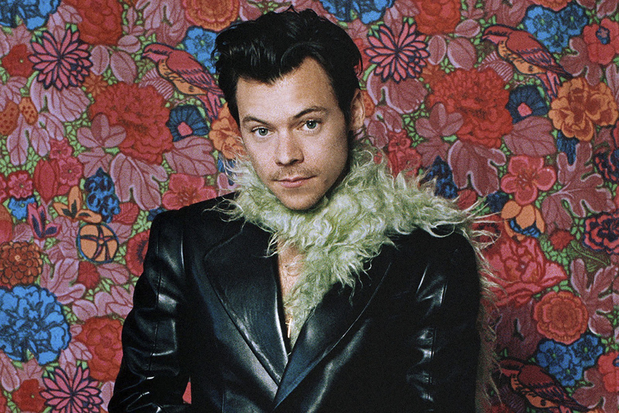 Harry Styles Güzellik Markasını Piyasaya Sürüyor