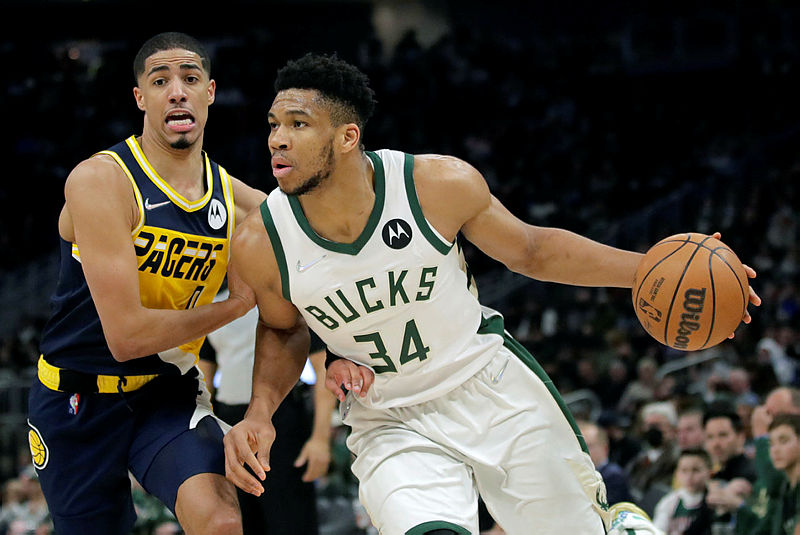 Giannis Antetokounmpo Pacers'a karşı 50 sayı attı