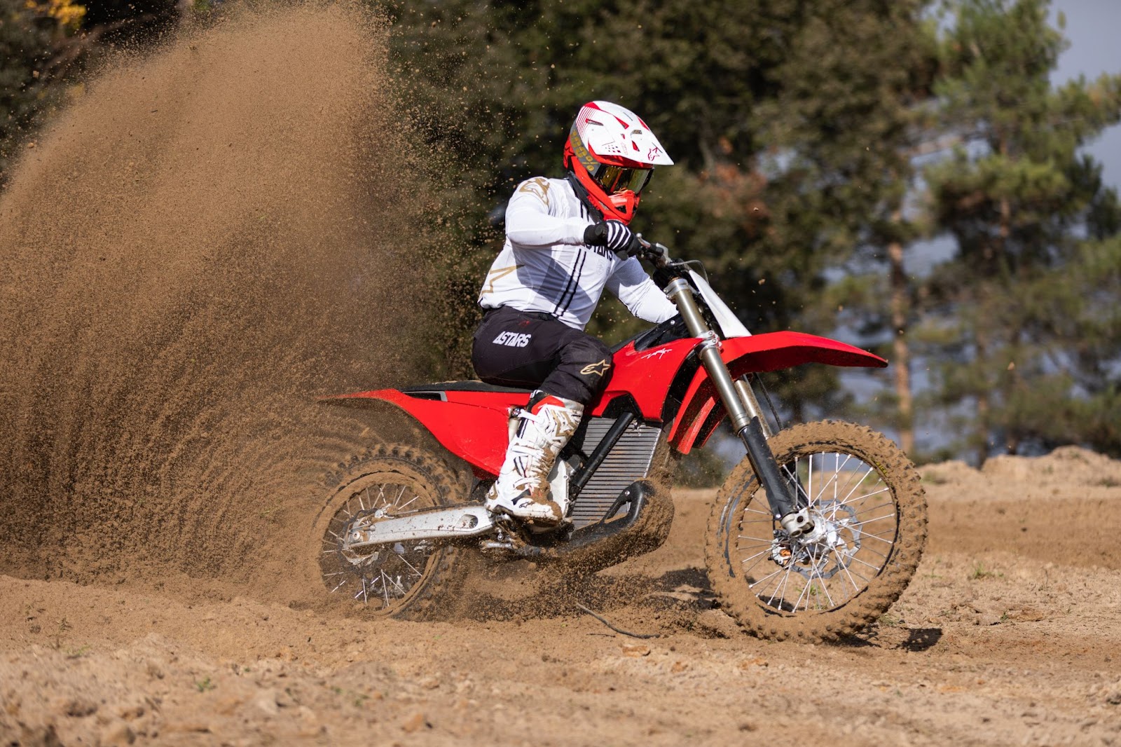 Racing Professionals Back Stark Future’s New All-Electric Stark VARG Motocross Bike
