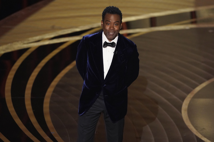 Chris Rock, Oscar'dan Sonraki İlk Stand-Up Şovunda Ayakta Alkışlandı