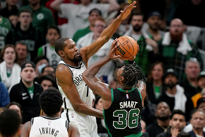Marcus Smart yılın defans oyuncusu seçildi