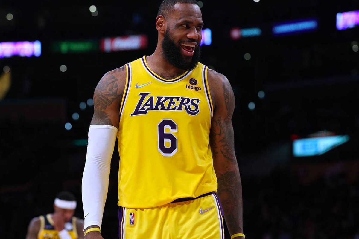 LeBron James Nike belgeseli için anlaştığına dair ipuçları verdi