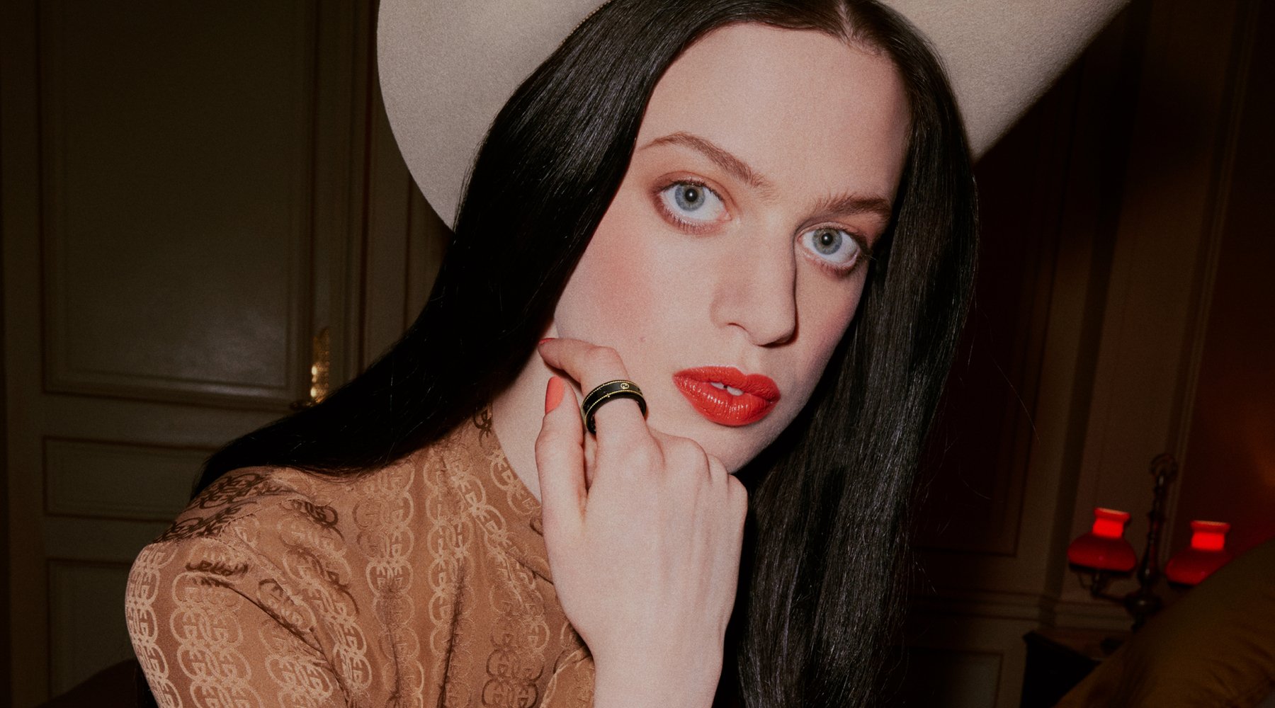 Gucci, Oura İle Akıllı Yüzüğü Piyasaya Sürdü