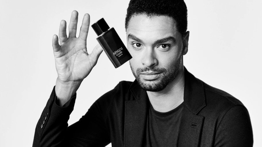 Regé-Jean Page Armani Code'un Yüzü Oldu