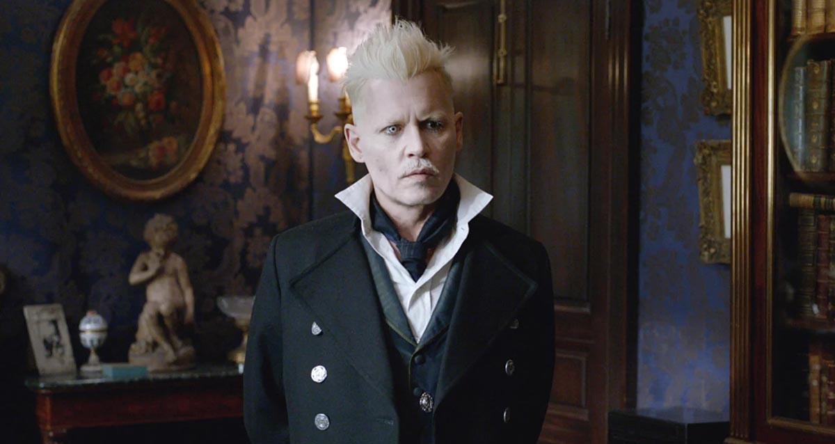 Johnny Depp Fantastik Canavarlar'a göz kırpıyor