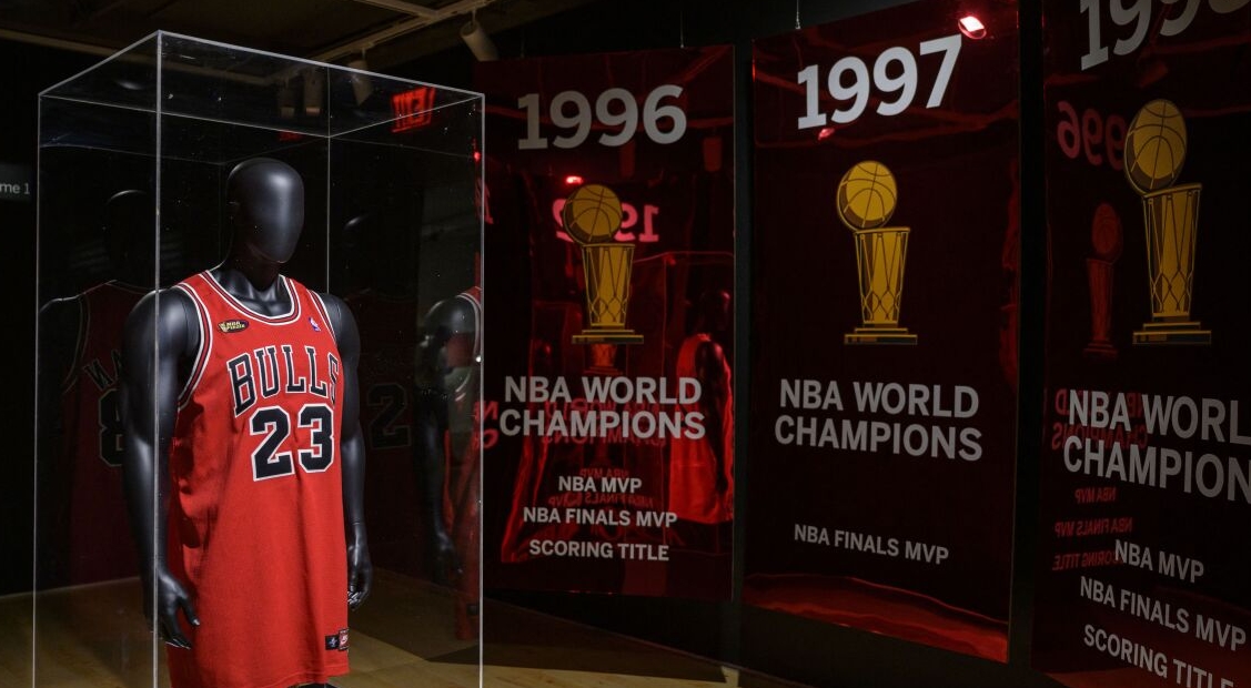 Michael Jordan'ın forması, rekor fiyata satıldı