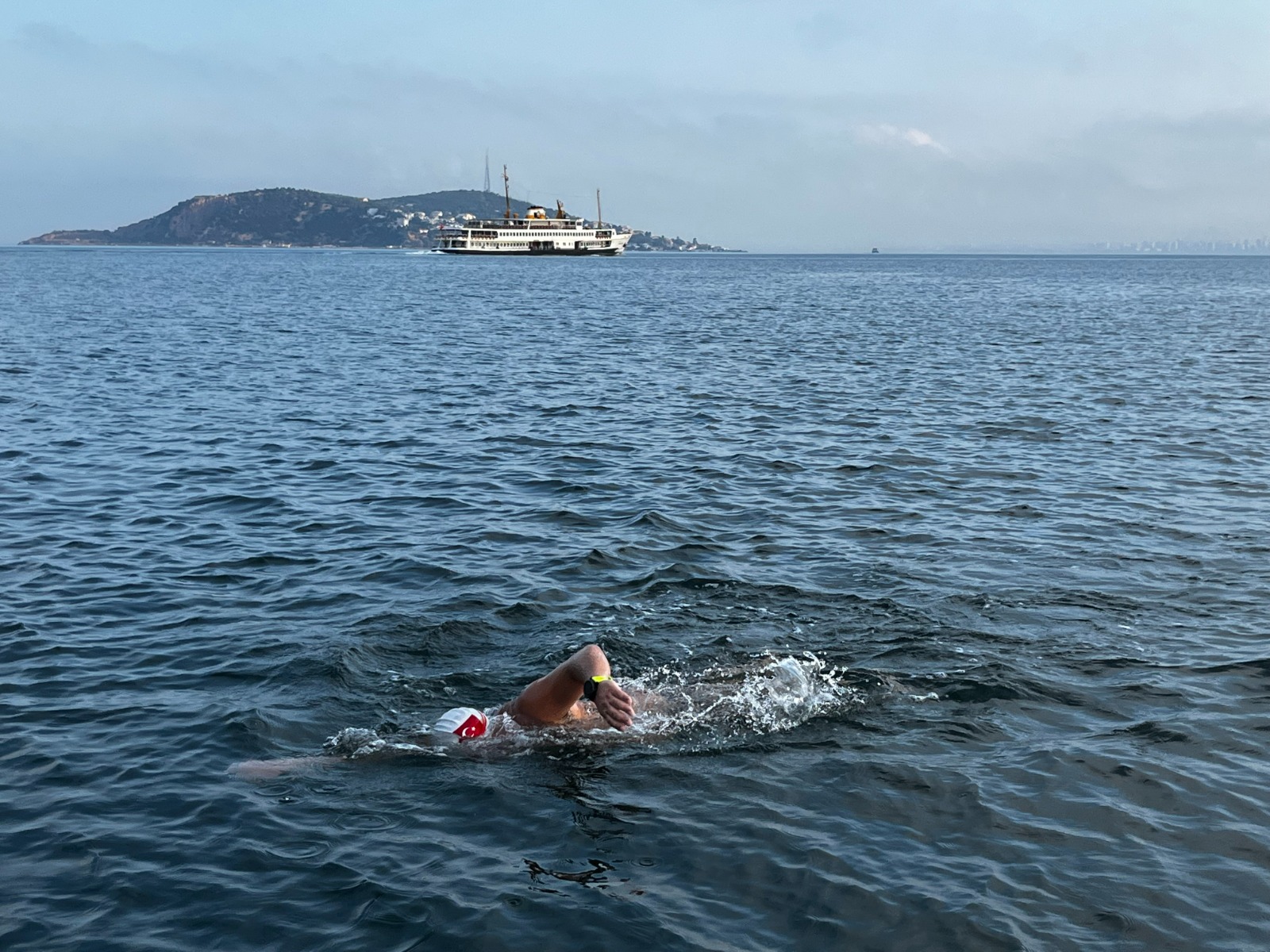 50 bin kulaçla Manş denizini geçen 16. Türk yüzücü: Murat Öz