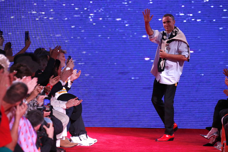 Raf Simons 27 Yılın Ardından Moda Markasını Kapatıyor