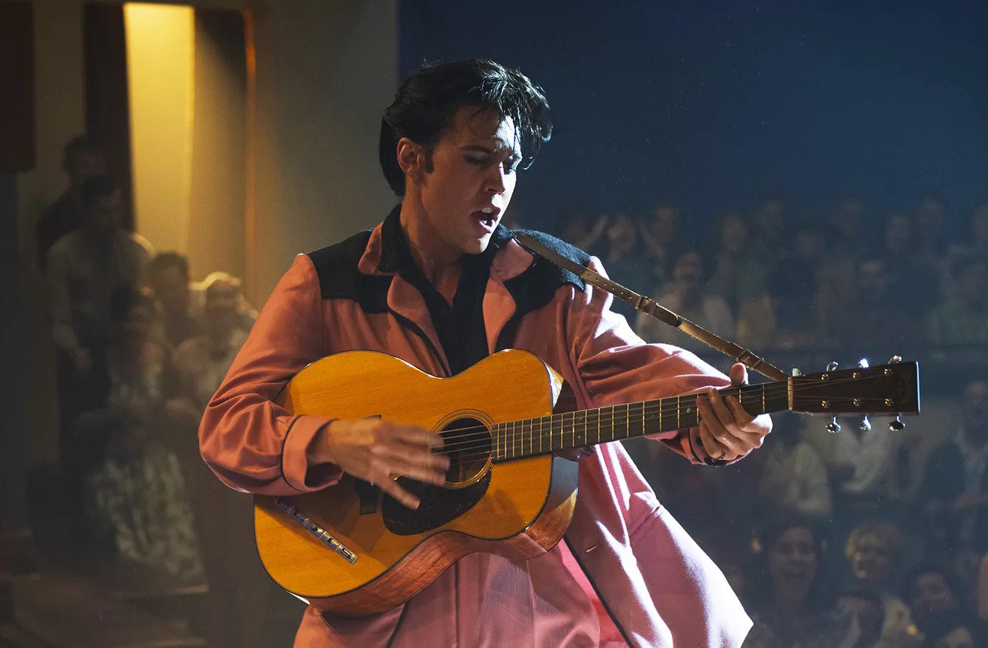 Elvis'in Kesilen Görüntüleri Konser Filmi Olacak