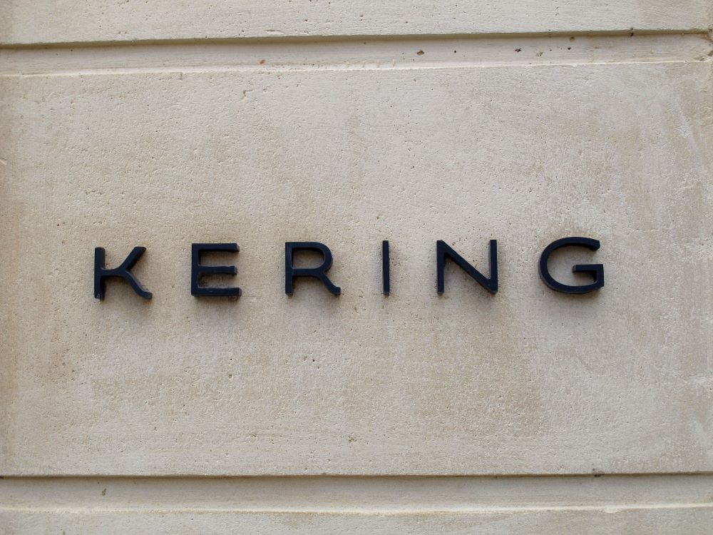 Lüks grup Kering, Valentino’yu nakit olarak satın aldı